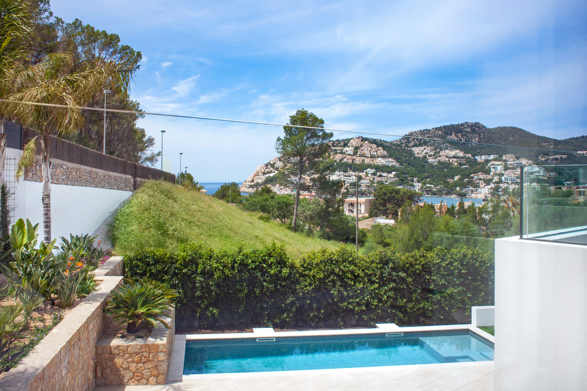 Luxury flat in small complex with pool in Port Andratx (12)
