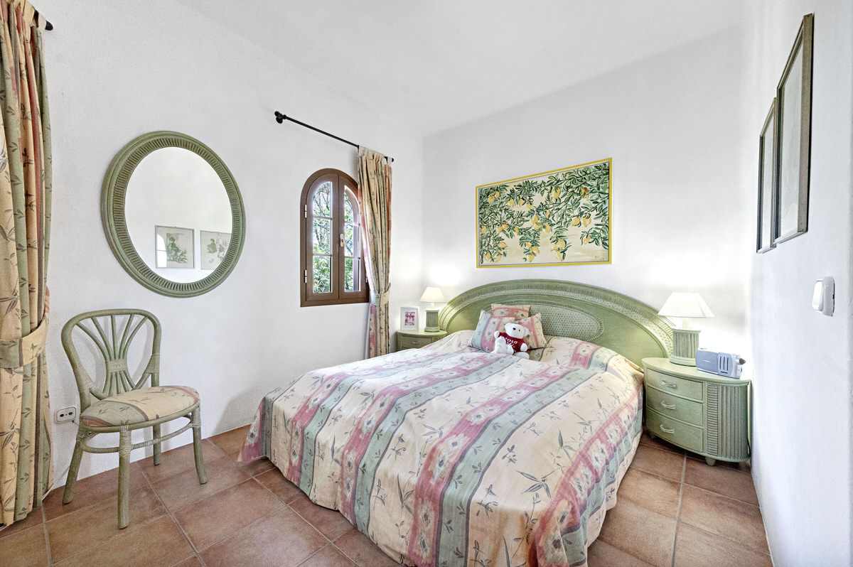 Mediterranean villa with private pool & beautiful garden in a complex near Santa Ponsa golf course (22)