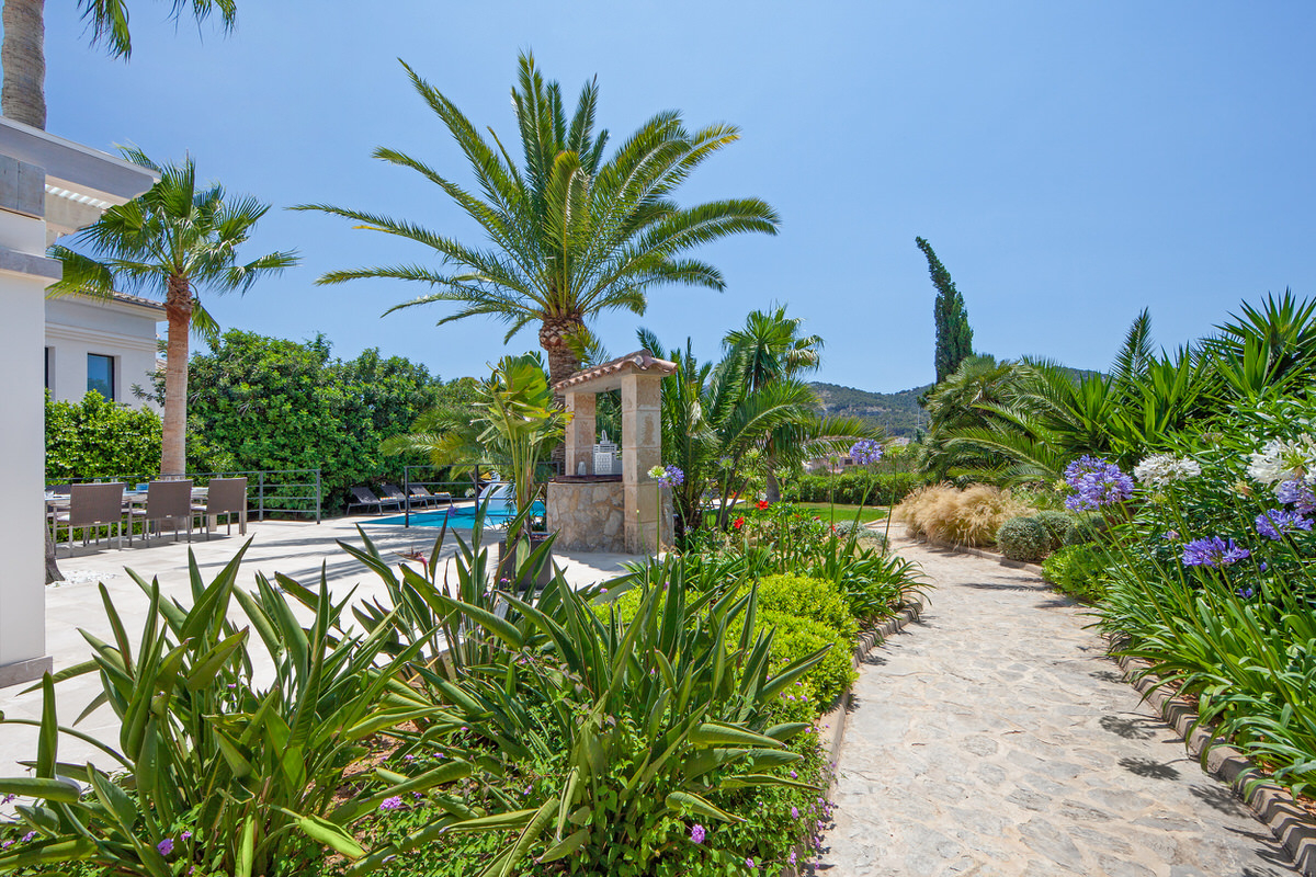 Modern villa with sea and harbor views and sought-after vacation rental license in Puerto Andratx (11)