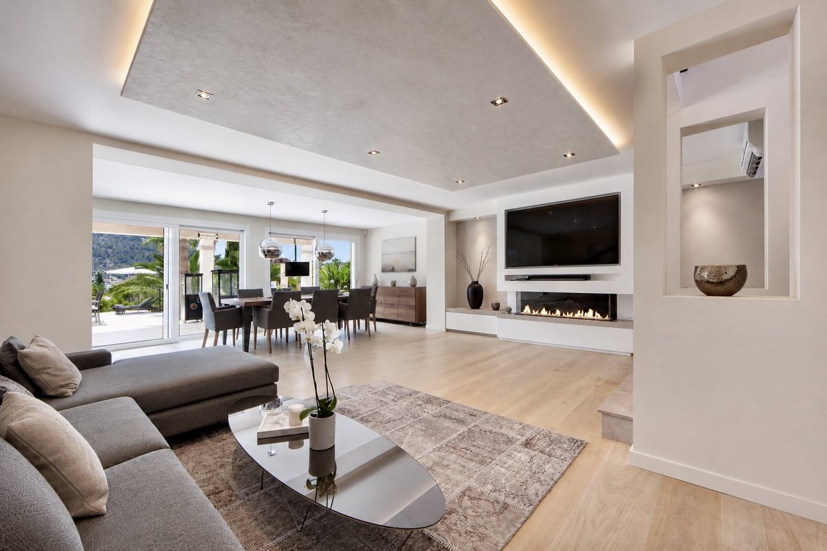 Modern villa with sea and harbor views and sought-after vacation rental license in Puerto Andratx (1)