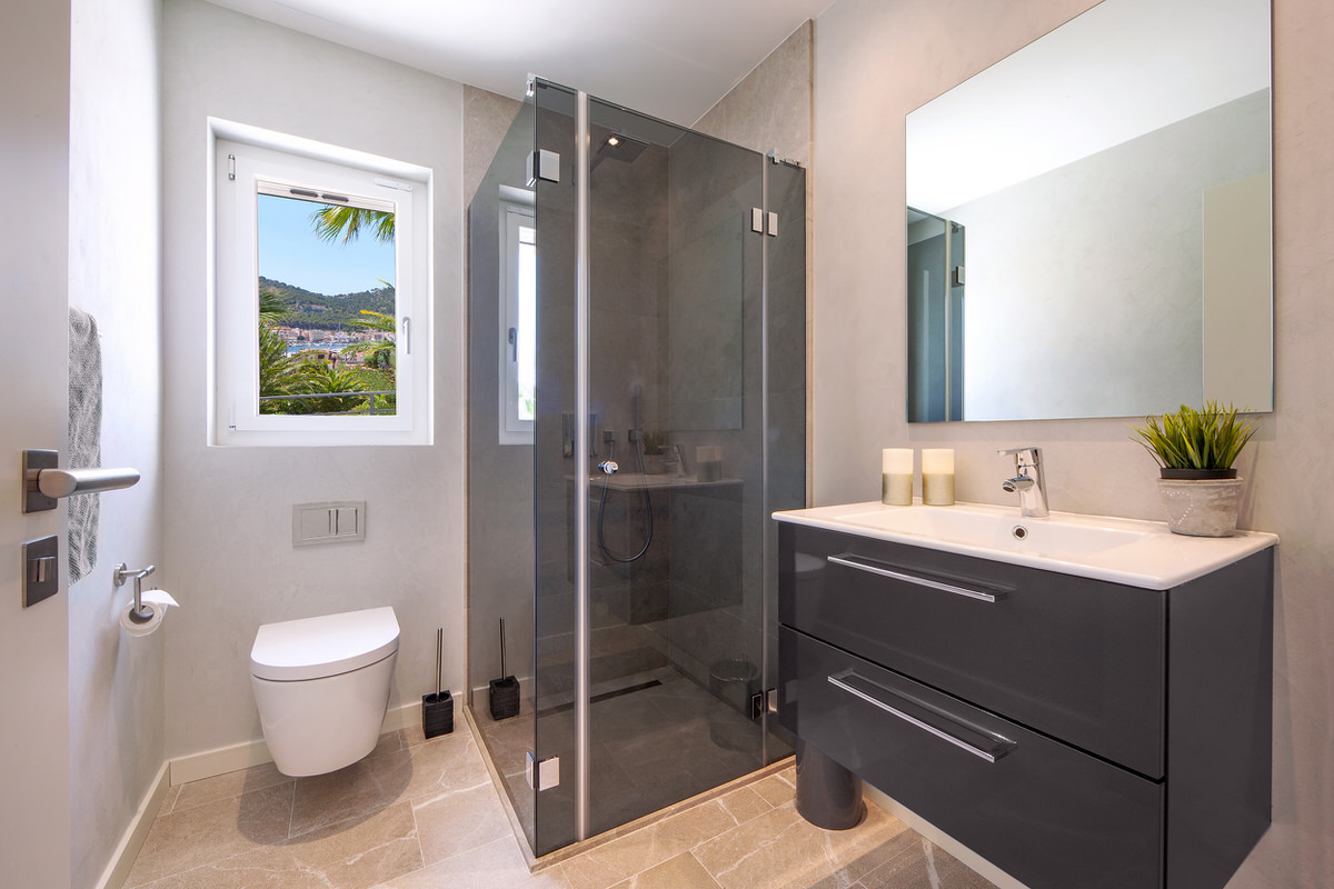 Modern villa with sea and harbor views and sought-after vacation rental license in Puerto Andratx (10)
