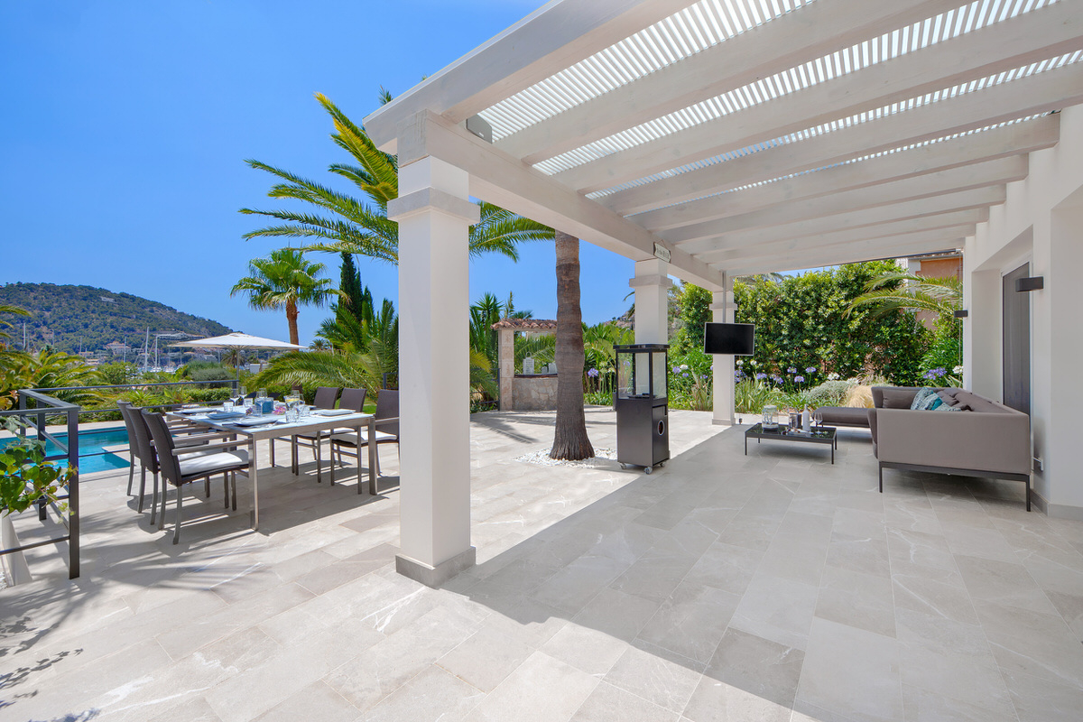 Modern villa with sea and harbor views and sought-after vacation rental license in Puerto Andratx (3)