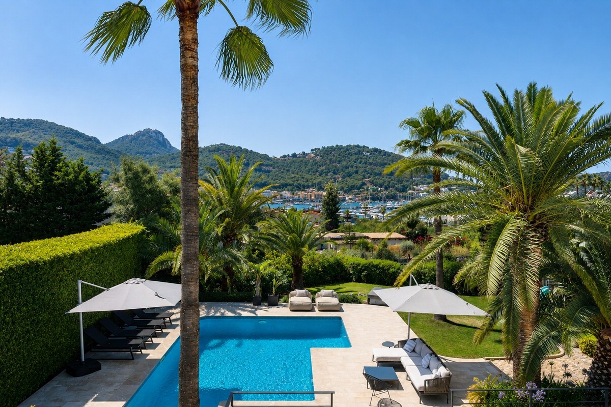 Modern villa with sea and harbor views and sought-after vacation rental license in Puerto Andratx (2)