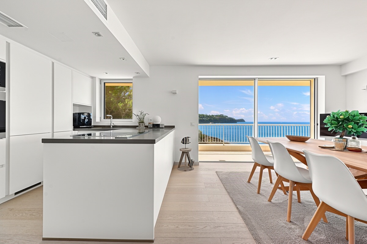 Fantastic seafront apartment with breathtaking views and large terrace in Costa de la Calma (23)