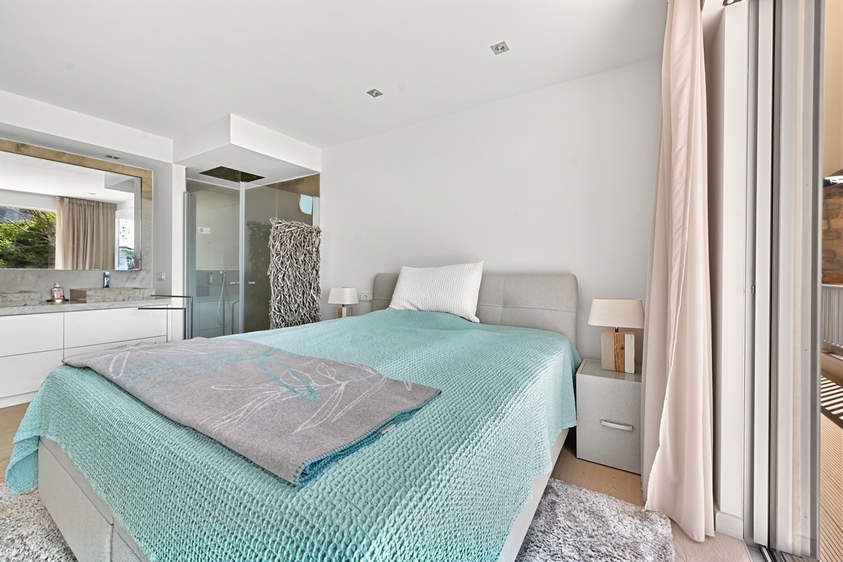 Fantastic seafront apartment with breathtaking views and large terrace in Costa de la Calma (16)