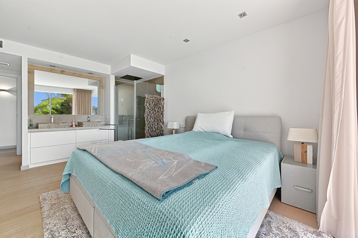 Fantastic seafront apartment with breathtaking views and large terrace in Costa de la Calma (17)