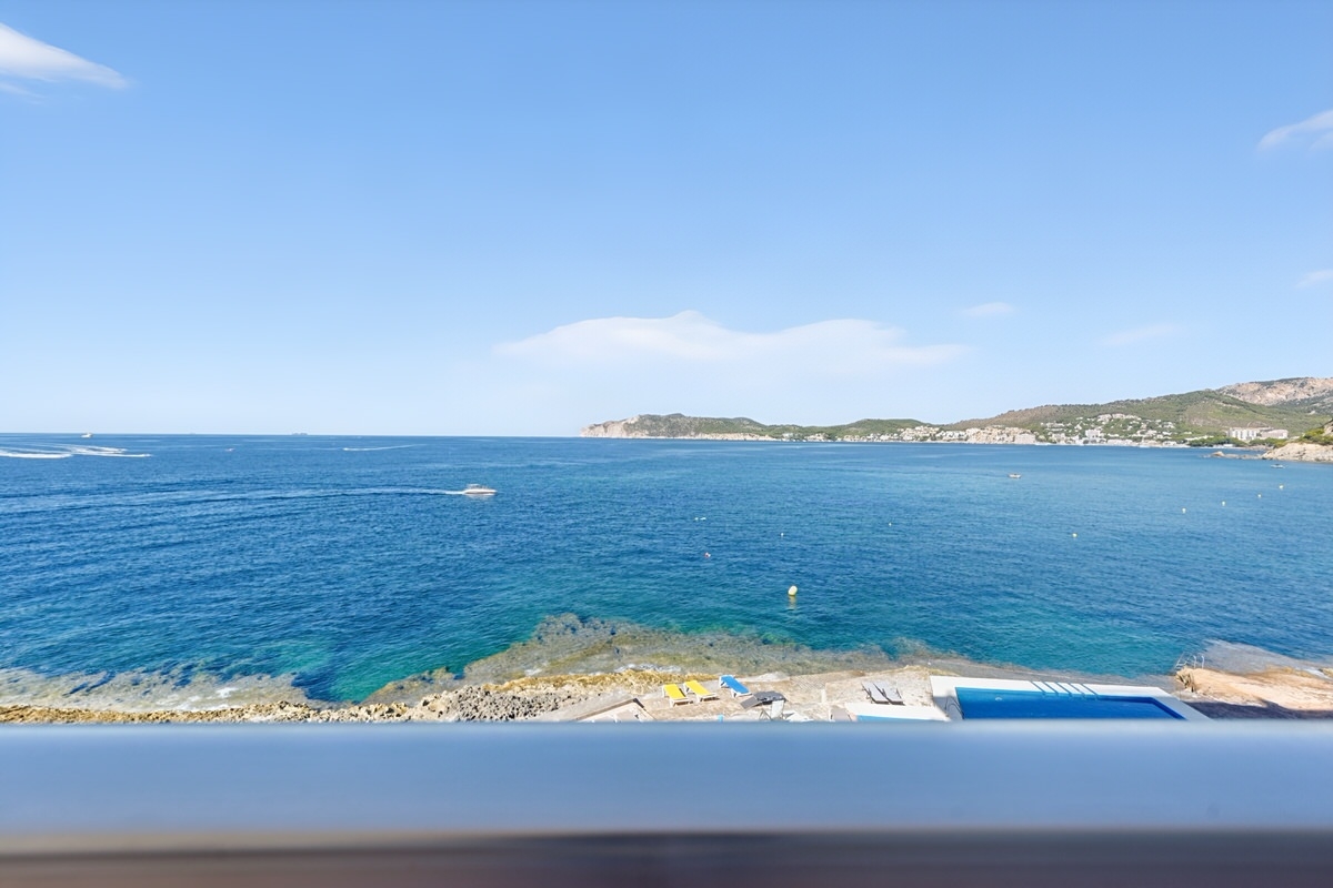 Fantastic seafront apartment with breathtaking views and large terrace in Costa de la Calma (30)